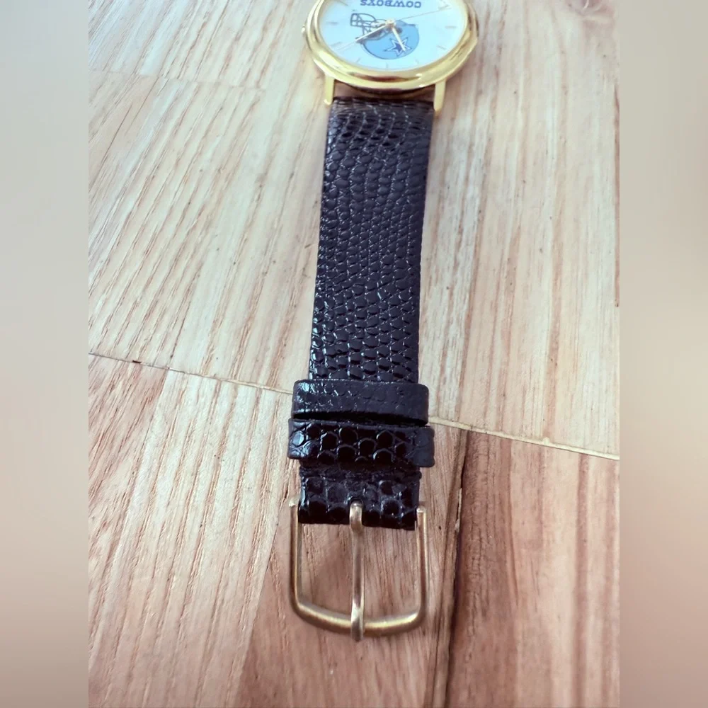 Vintage 90s Bulova NFL Dallas Cowboys gold tone black leather watch NEW BATTERY